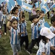 C7娱乐-恒大球迷欢庆成功，雄心万丈迈向八强的简单介绍