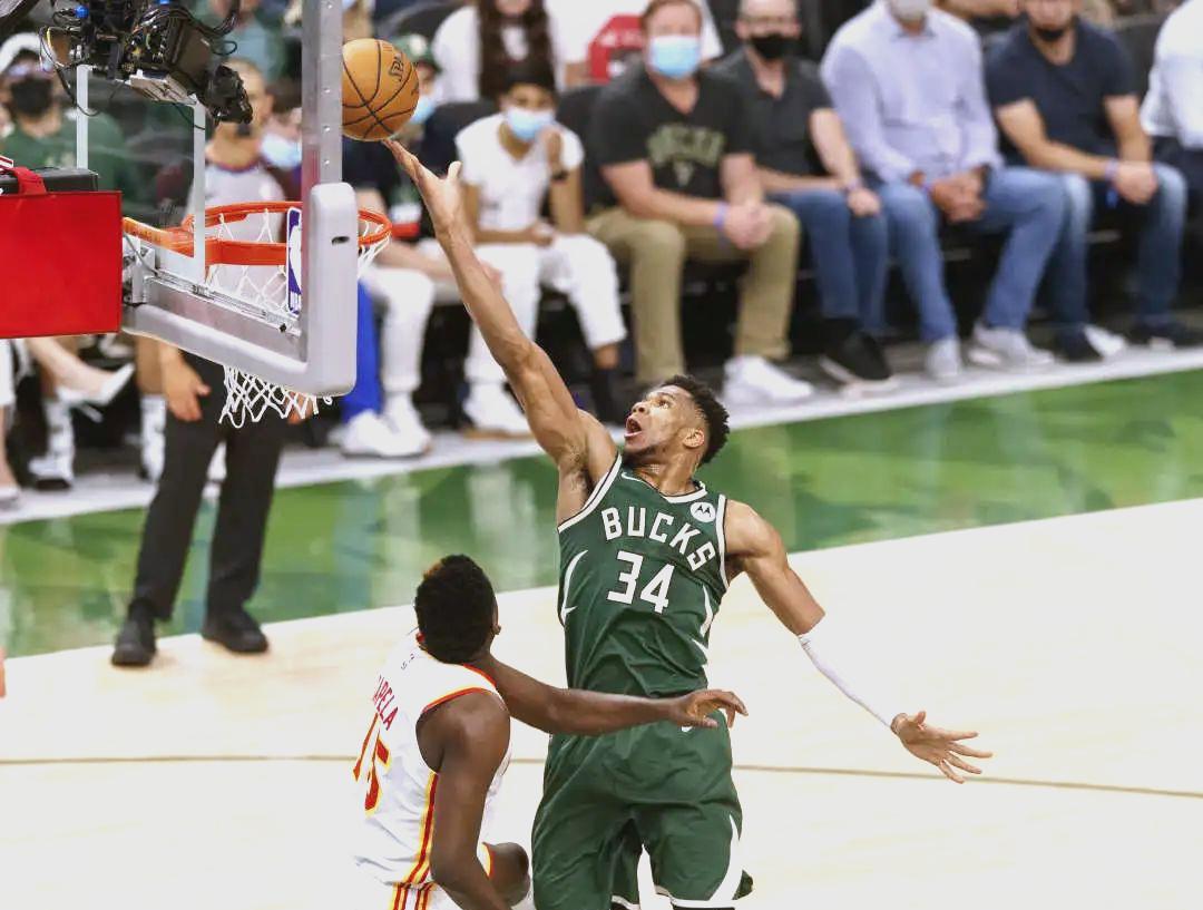 关于老鹰主场惊险取胜，特雷杨单节分力挽狂澜的信息